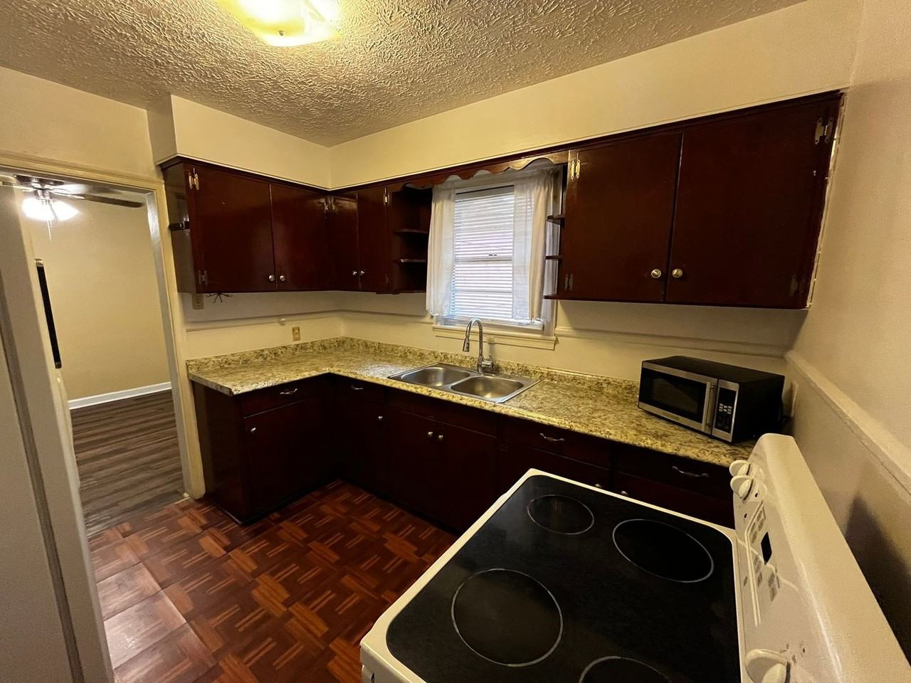 4445 Sims St - Photo 4 of 28