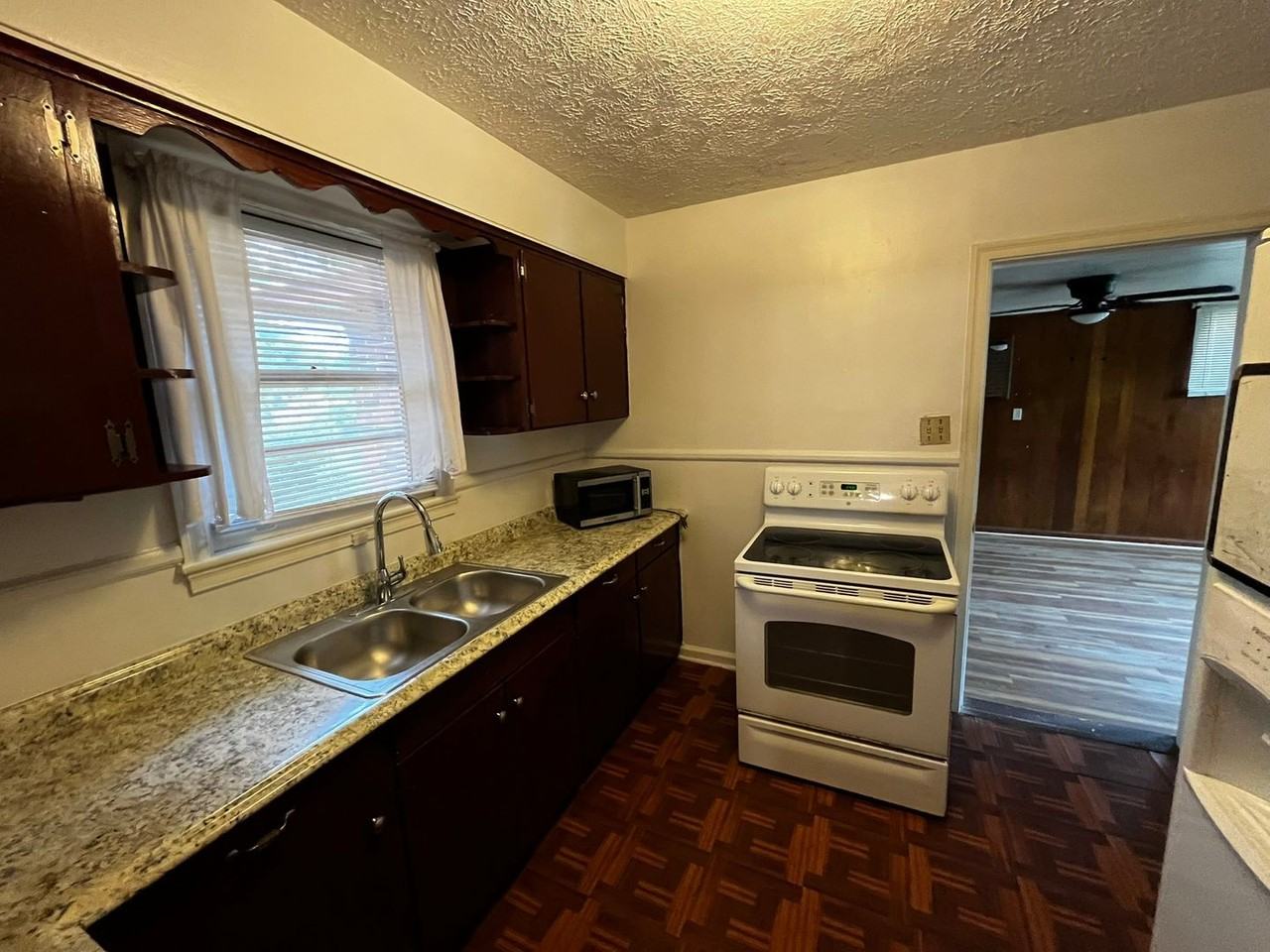 4445 Sims St - Photo 6 of 28