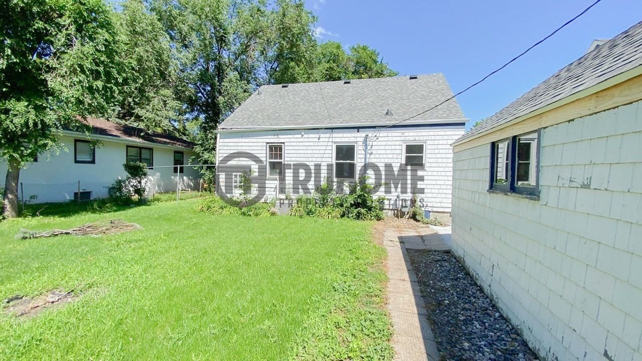 2305 University Ave - Photo 4 of 32