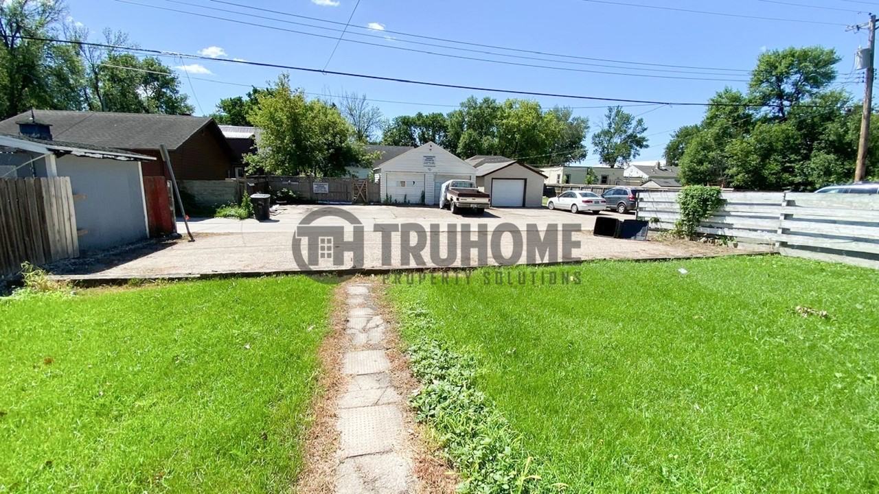 2305 University Ave - Photo 7 of 32