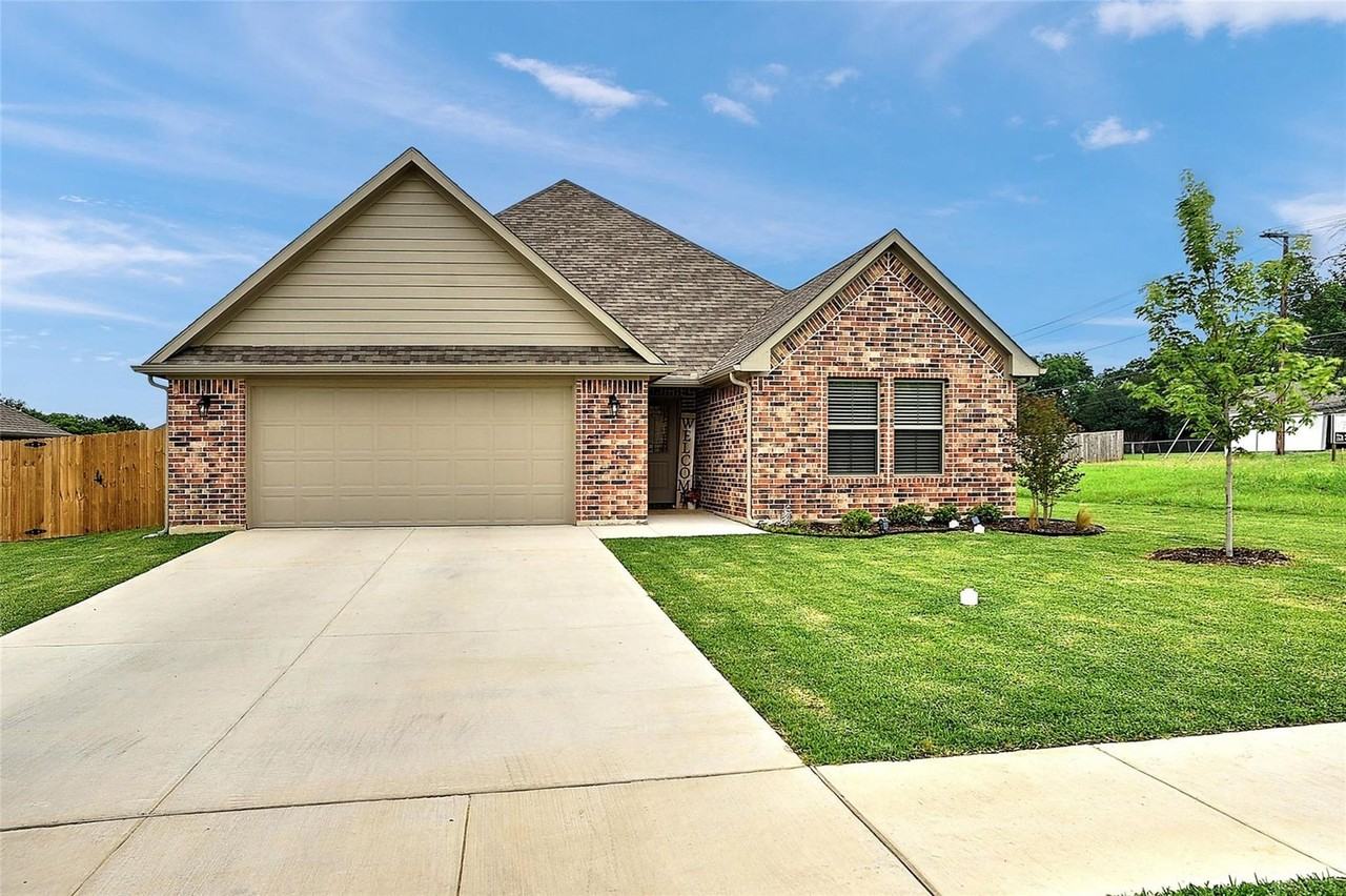 102 Prarie Grass Dr - Photo 2 of 29