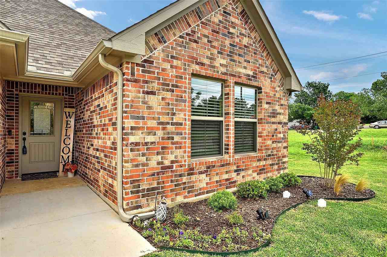 102 Prarie Grass Dr - Photo 3 of 29
