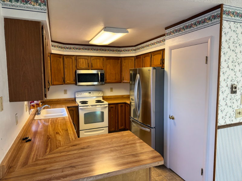 1594 Boston Rd - Photo 2 of 9