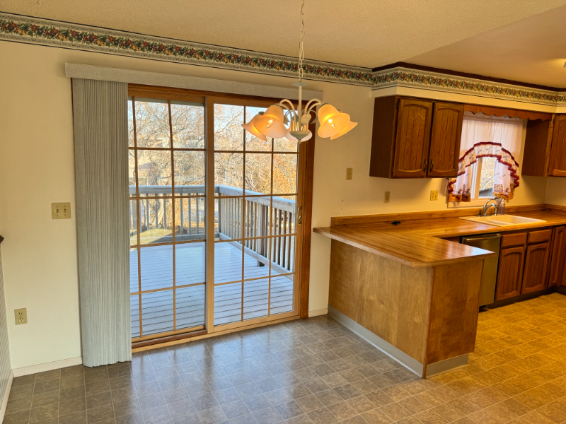 1594 Boston Rd - Photo 3 of 9