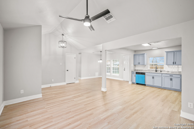 8427 Glen Ct - Photo 4 of 20