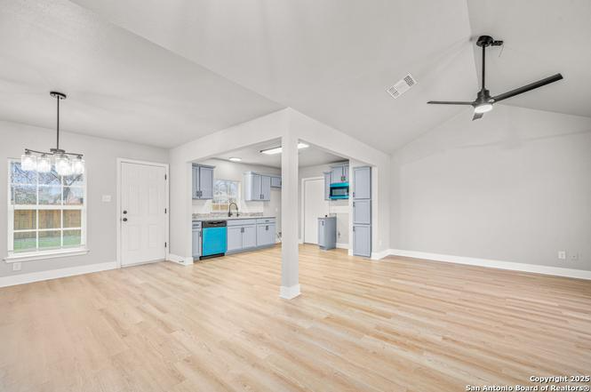 8427 Glen Ct - Photo 5 of 20