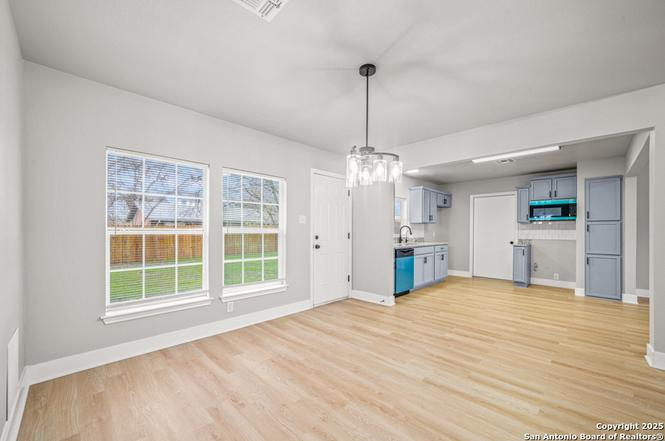 8427 Glen Ct - Photo 6 of 20