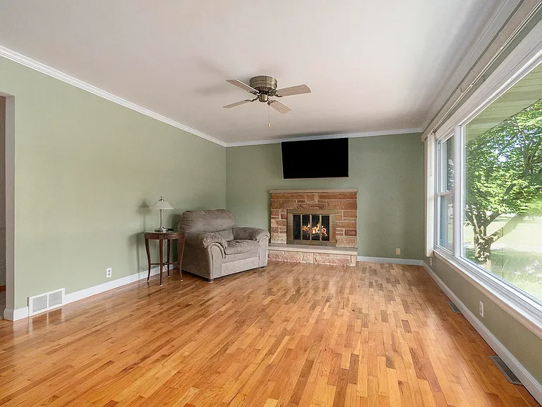 891 Bob Ave - Photo 3 of 19