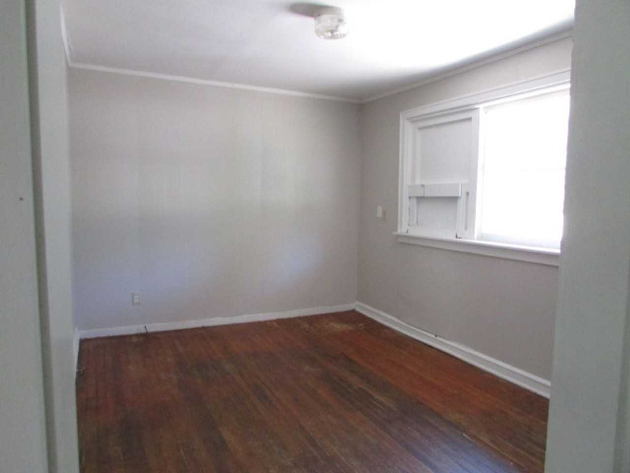 223 Highland Ave - Photo 2 of 12