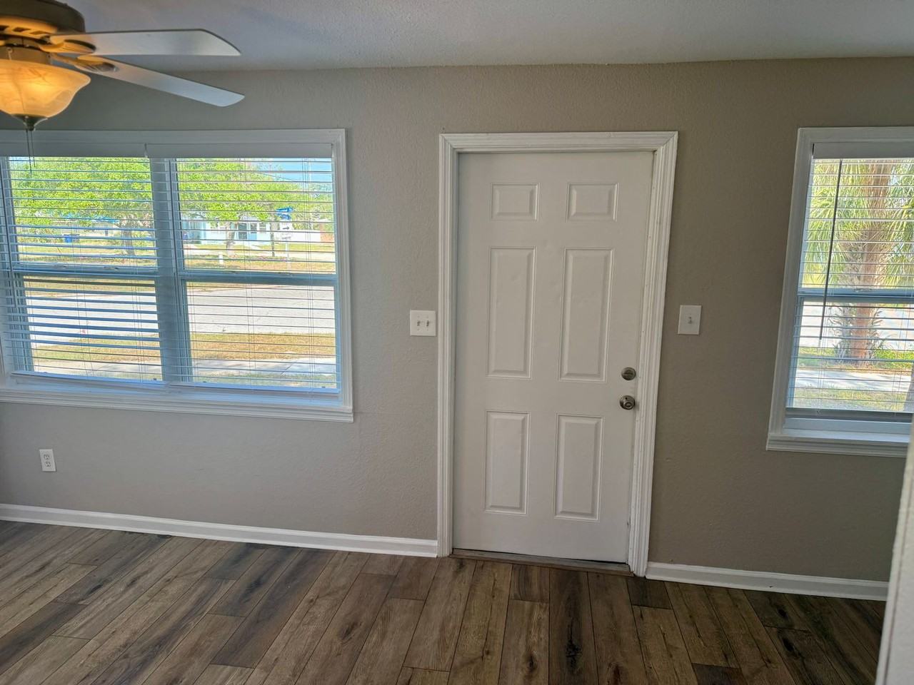 601 Mclennan St - Photo 3 of 17