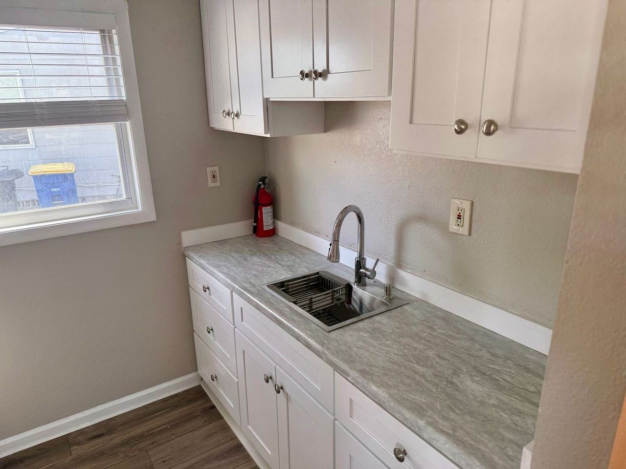 601 Mclennan St - Photo 4 of 17