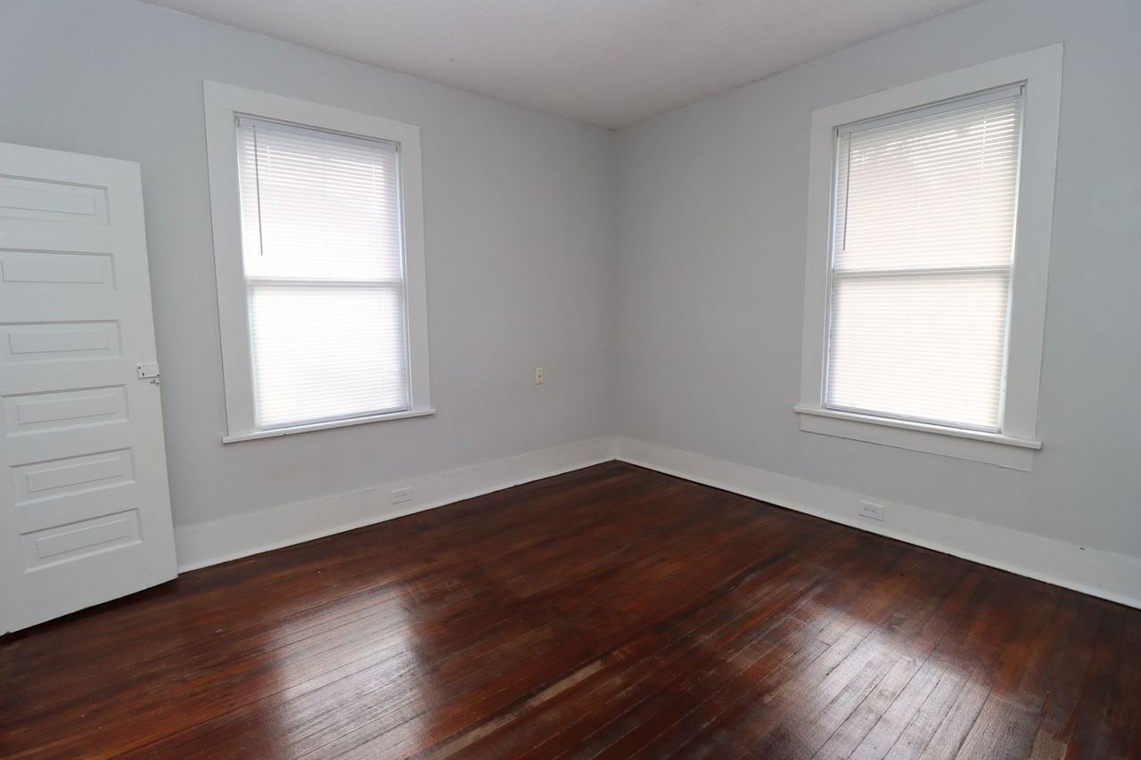 4910 Colonial Dr - Photo 4 of 23