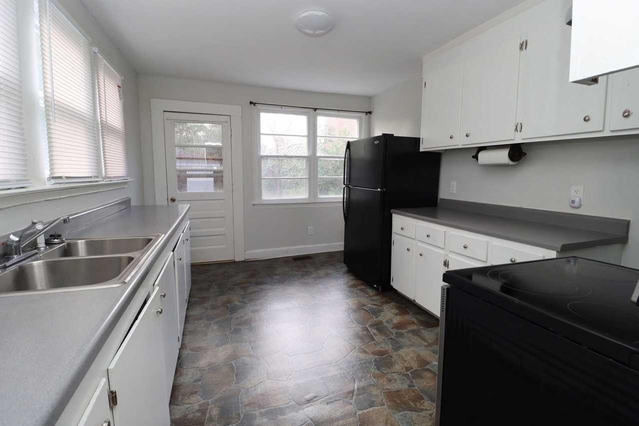 4910 Colonial Dr - Photo 3 of 20