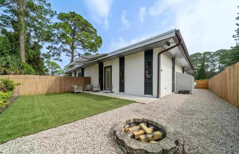 2816 India Palm Dr - Photo 2 of 19