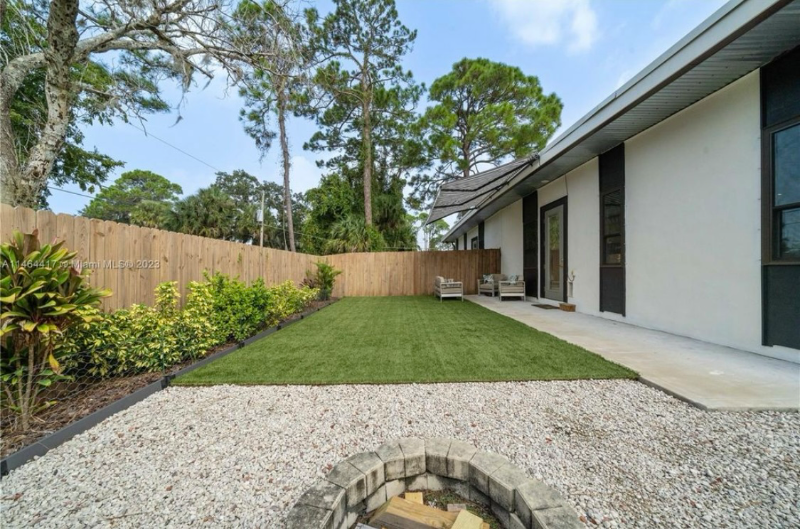 2816 India Palm Dr - Photo 3 of 19