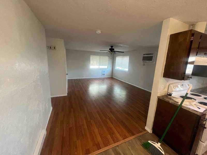 618 Berkshire St - Photo 3 of 11