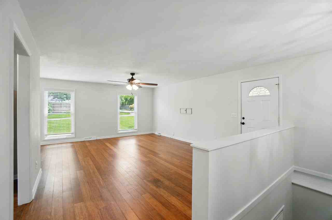 2413 Hoffman St - Photo 7 of 49