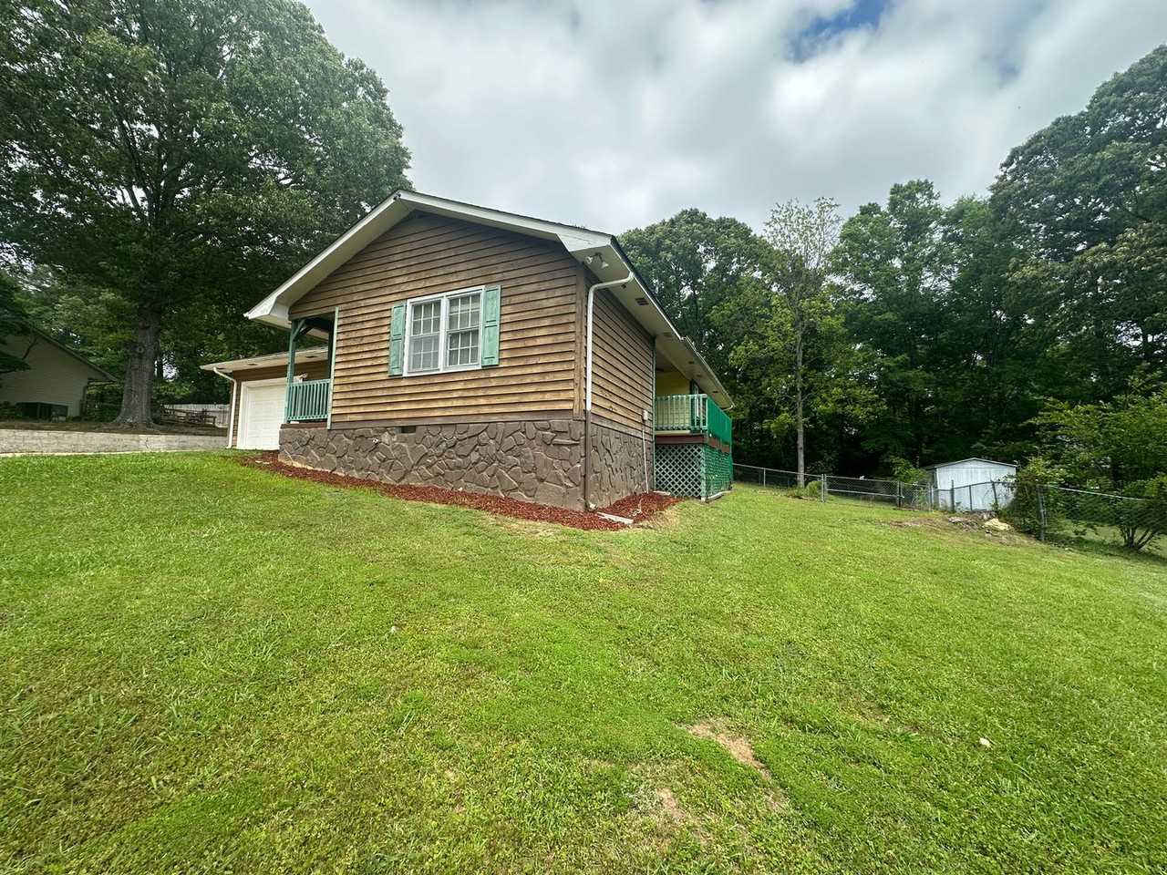 2117 Marian Ln - Photo 3 of 21