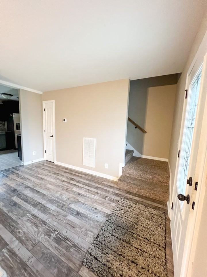 108 Woodtrace Ct - Photo 2 of 24