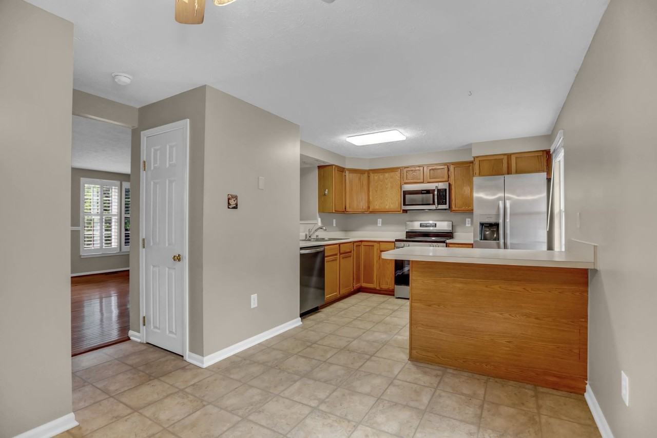 437 Ashton Ln - Photo 3 of 36