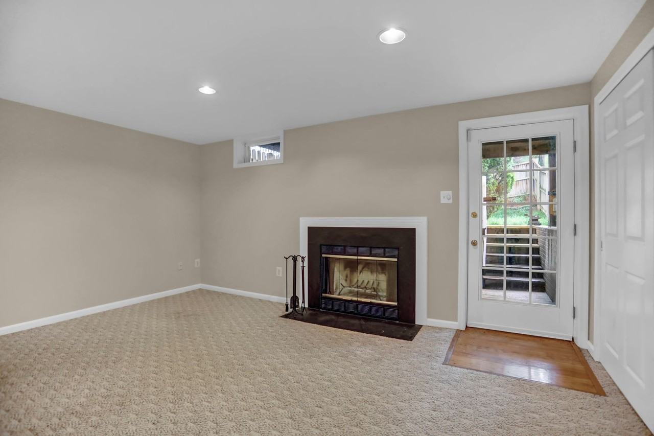 437 Ashton Ln - Photo 5 of 36