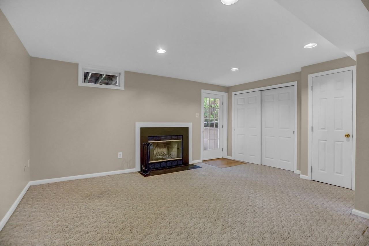 437 Ashton Ln - Photo 7 of 36