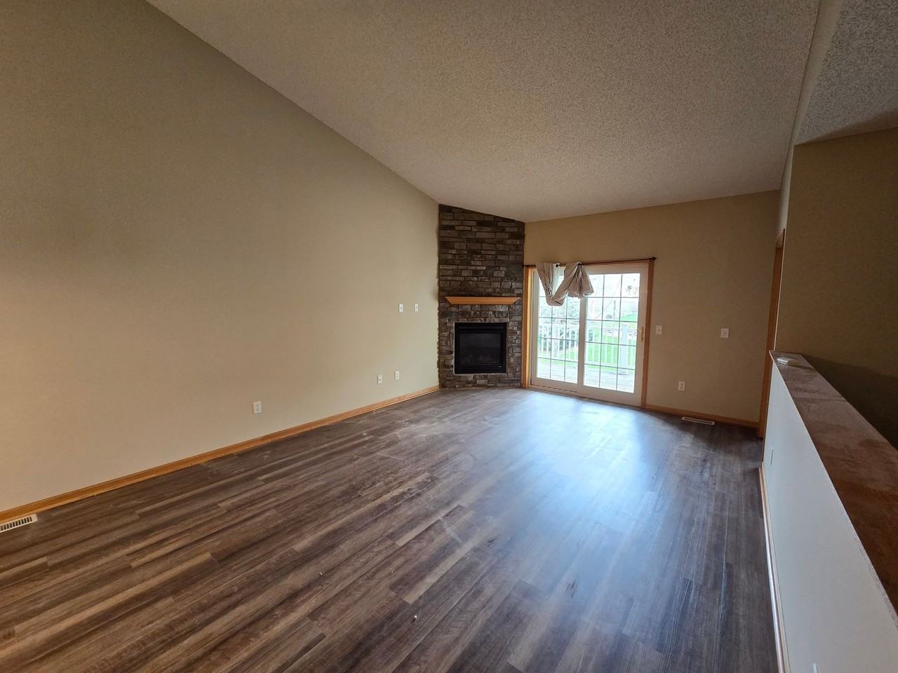 11683 Alpine Dr - Photo 3 of 16