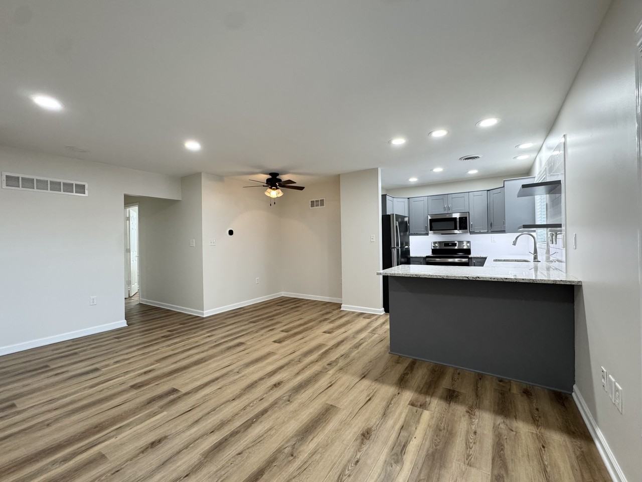 517 Gillis Street #204