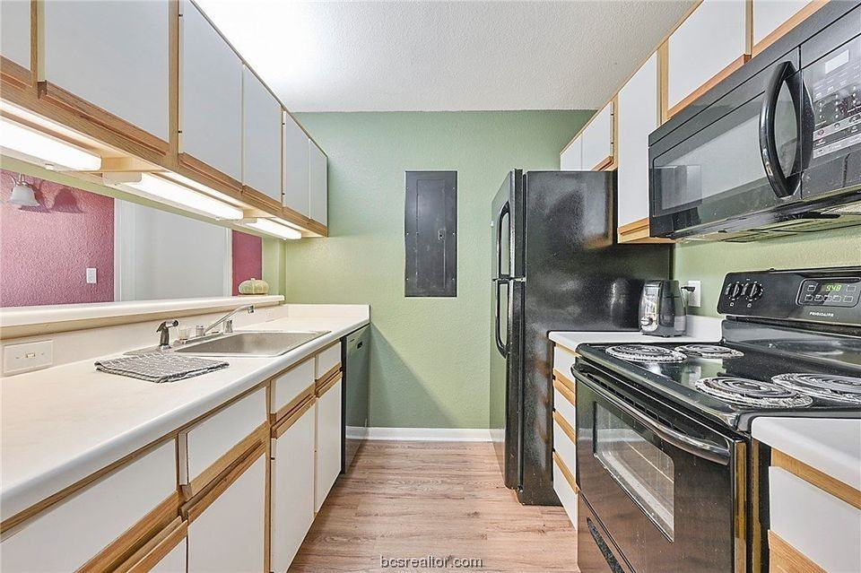 529 Southwest Pkwy #202A - Photo 2 of 6