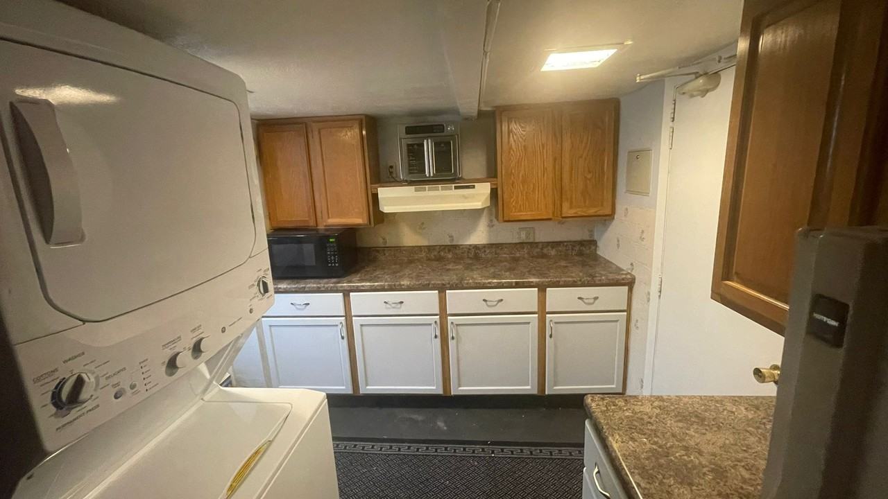 2342 E 13th St #C - Photo 2 of 6