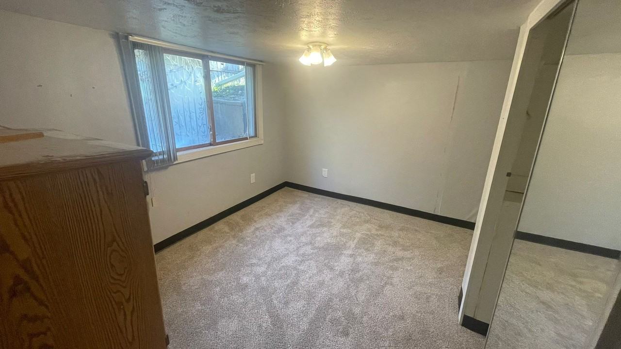 2342 E 13th St #C - Photo 3 of 6