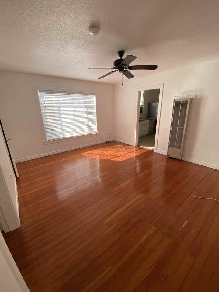 2427 J St - Photo 2 of 22