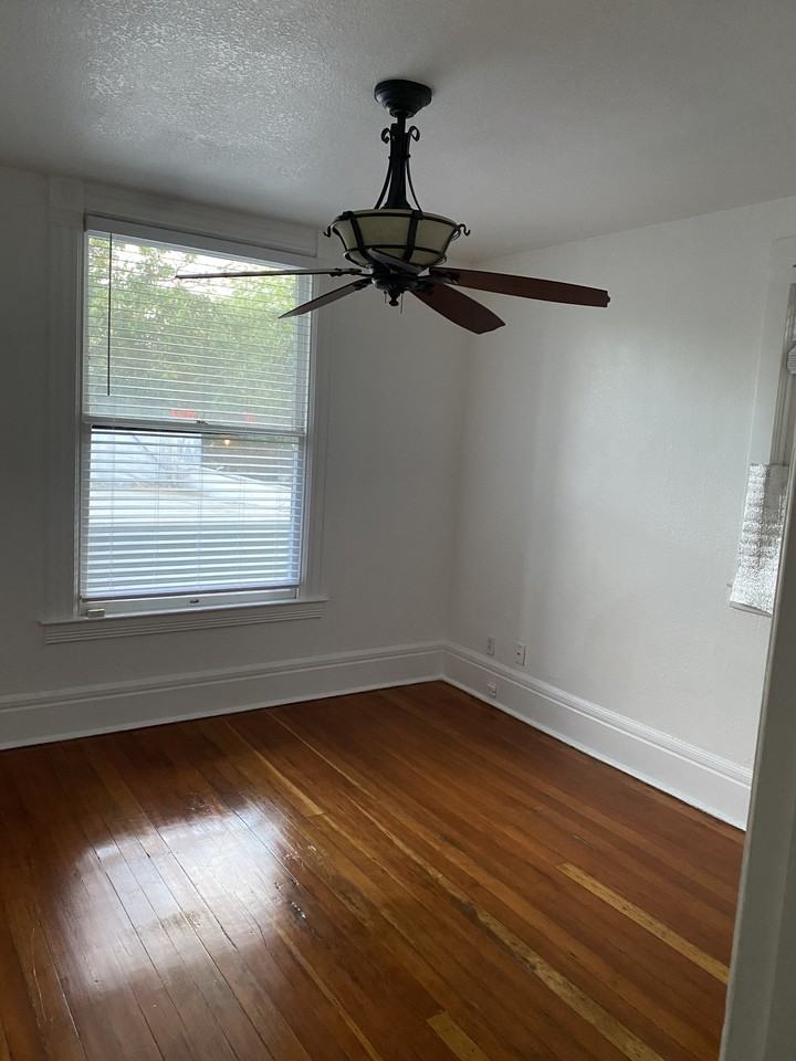 2427 J St - Photo 3 of 22