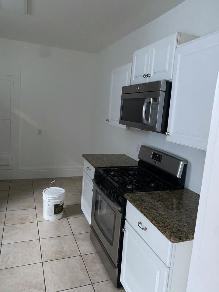 2427 J St - Photo 7 of 22