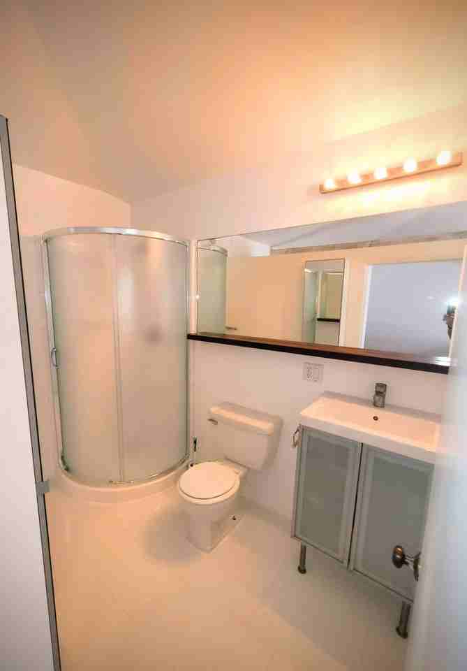 279 East 20th Street - Photo 5 of 7