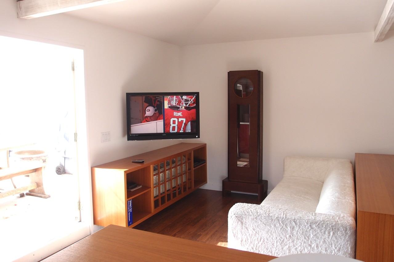 279 East 20th Street - Photo 3 of 7