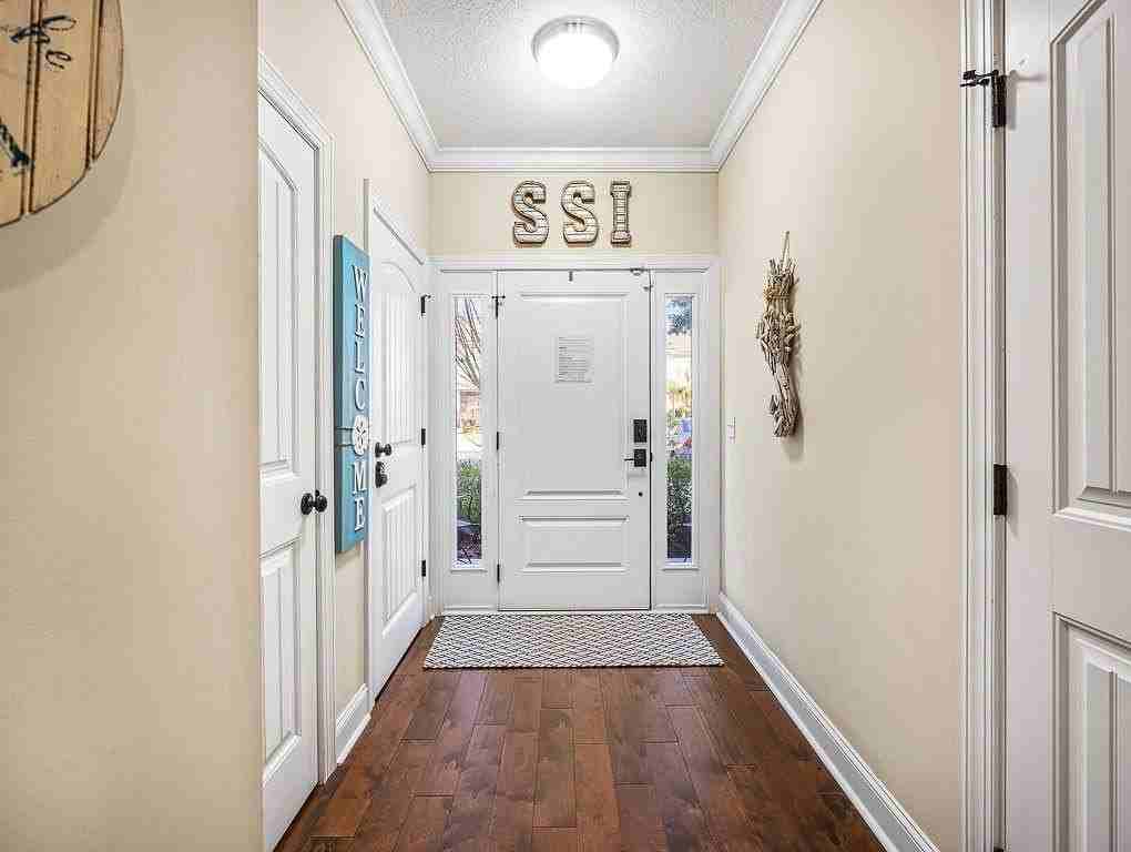 802 Reserve Ln - Photo 4 of 48