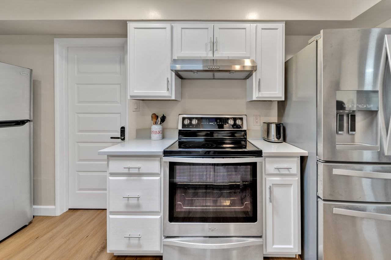 W Hazelwood St - Photo 3 of 8