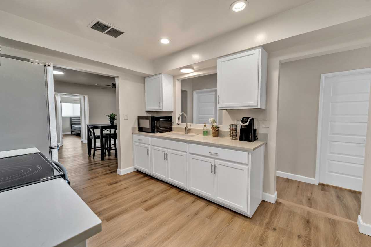 W Hazelwood St - Photo 4 of 8