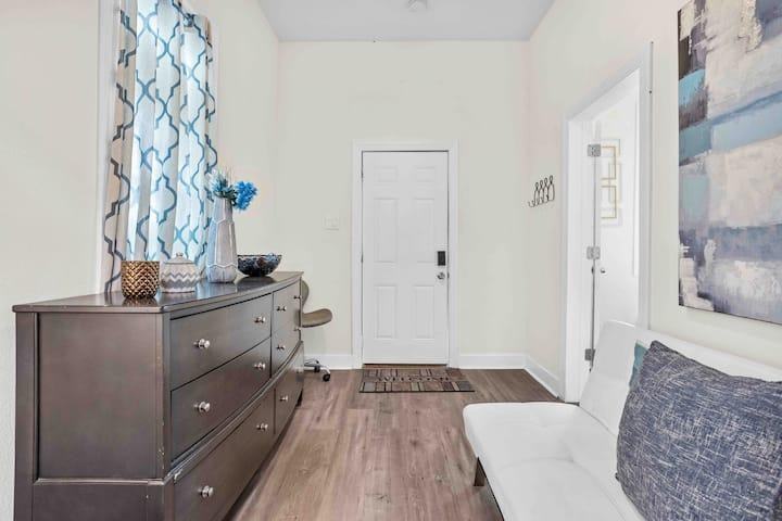Saint Charles St - Photo 3 of 11