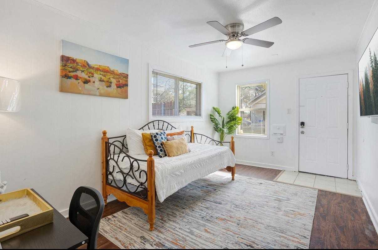 Saint Charles St - Photo 4 of 15