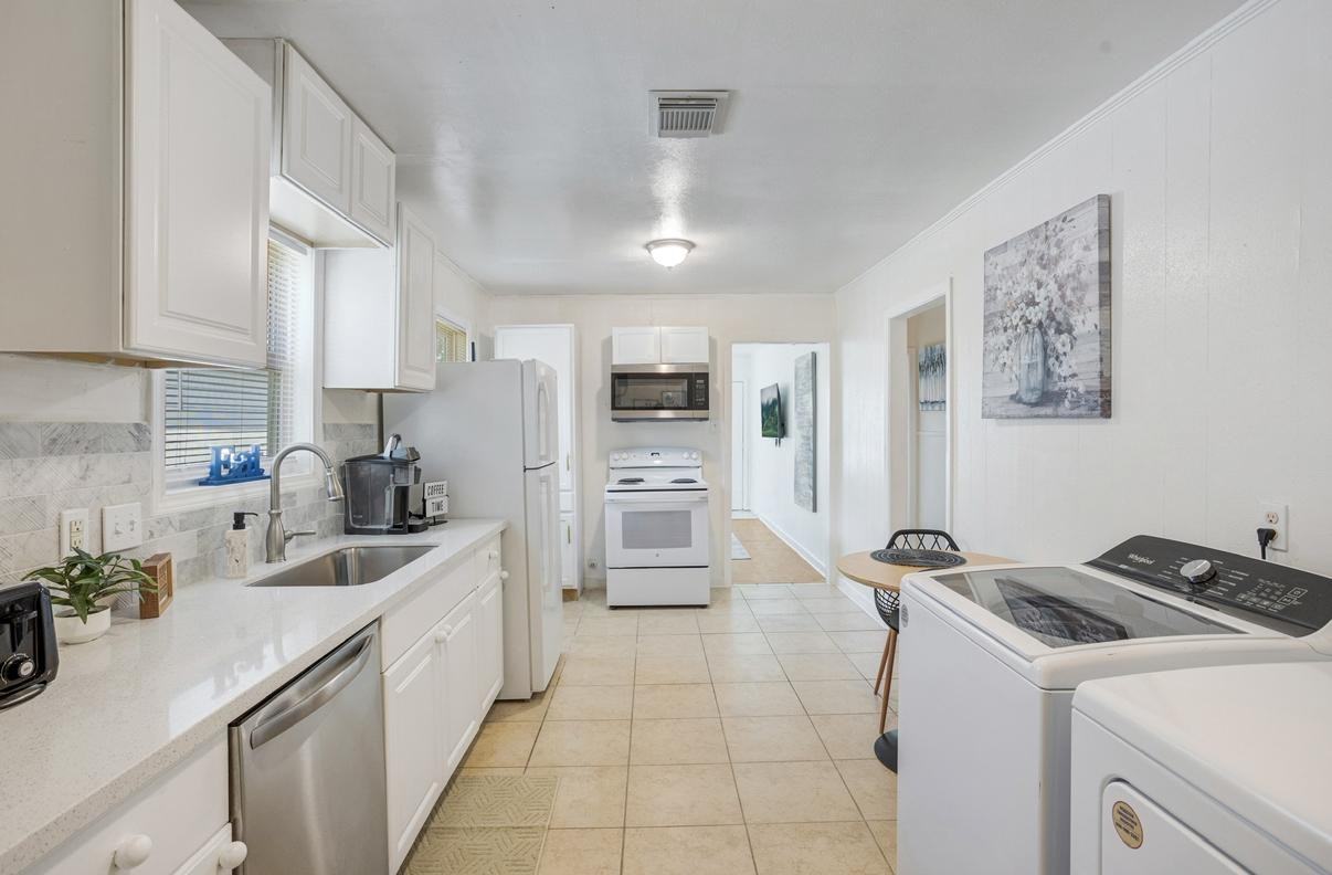 Saint Charles St - Photo 7 of 15