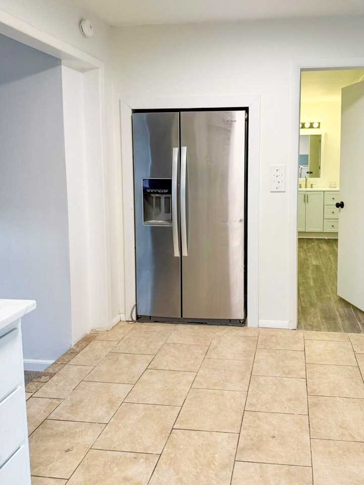 N Ash St - Photo 3 of 11