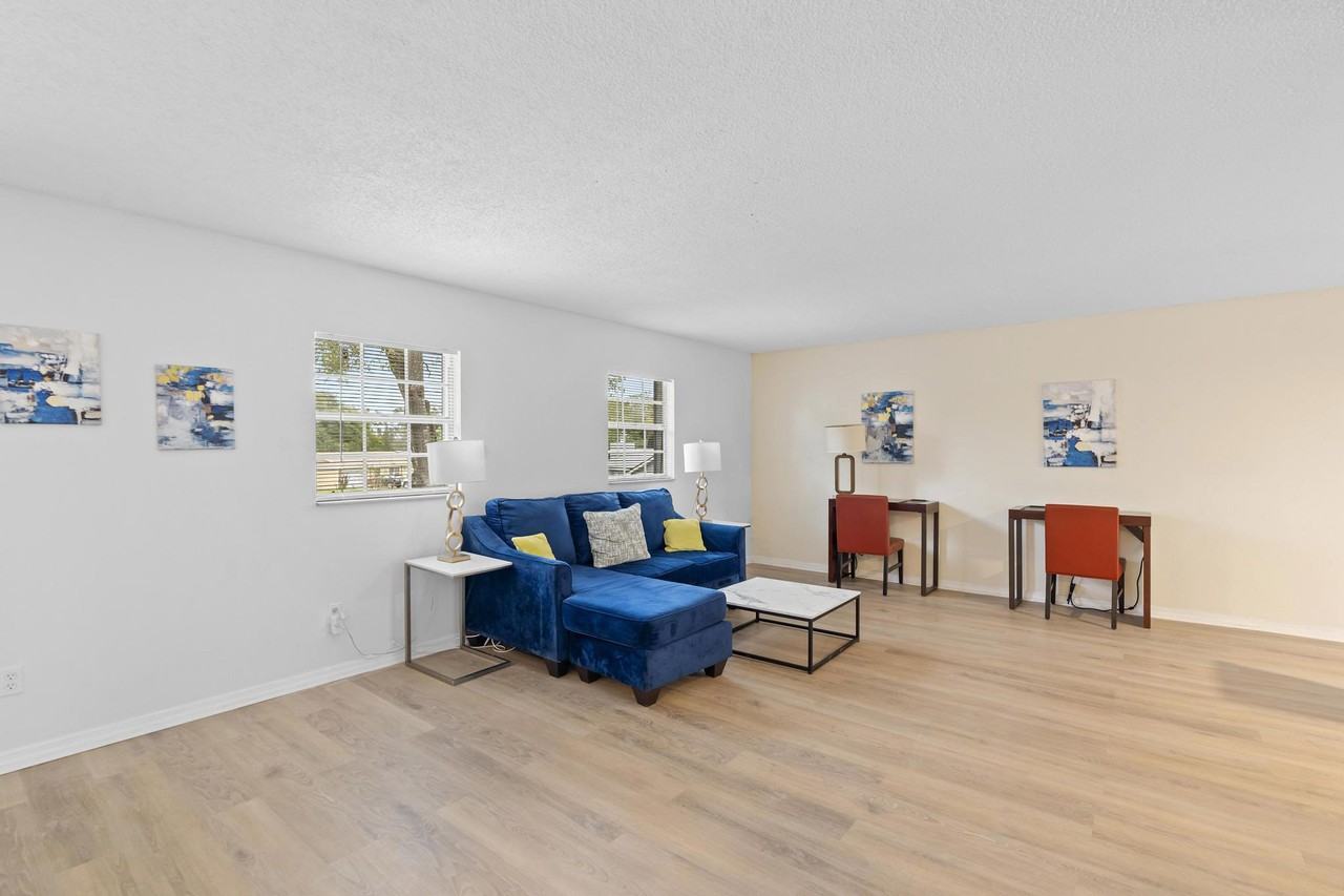 Hillock Ct - Photo 4 of 8