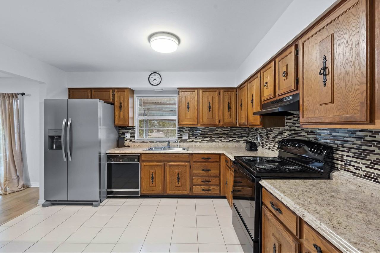 Hillock Ct - Photo 6 of 8