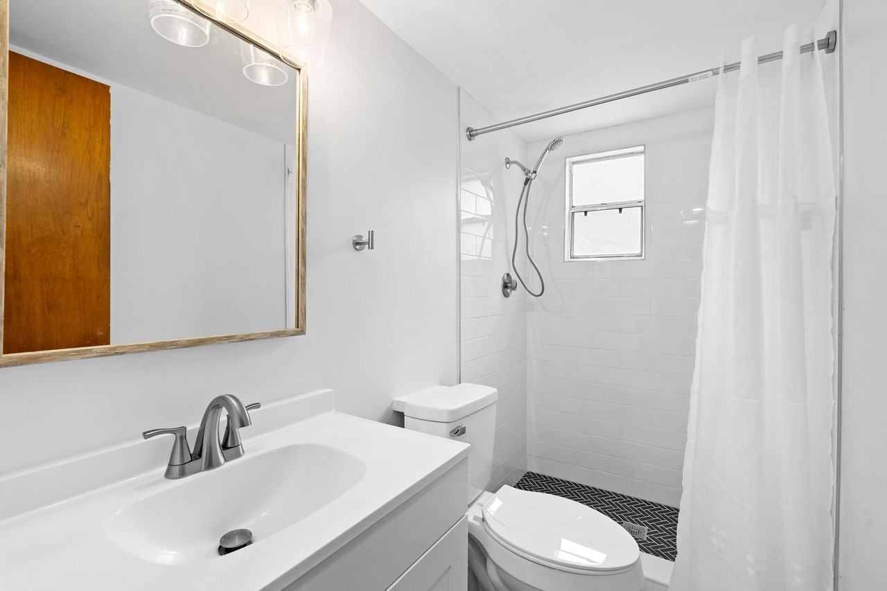 Hillock Ct - Photo 7 of 8