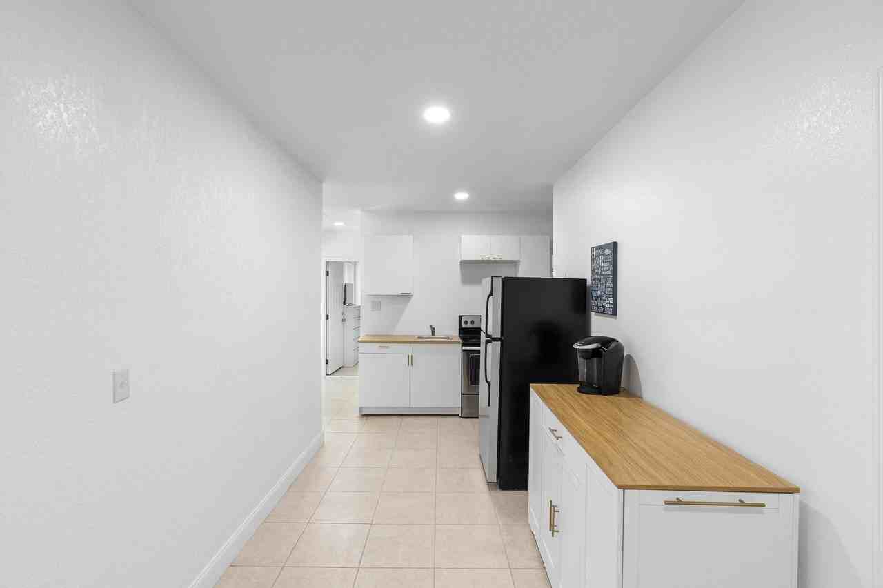 Williams Ave - Photo 2 of 13