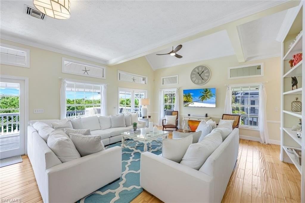 203 Malibu Cove - Photo 4 of 36