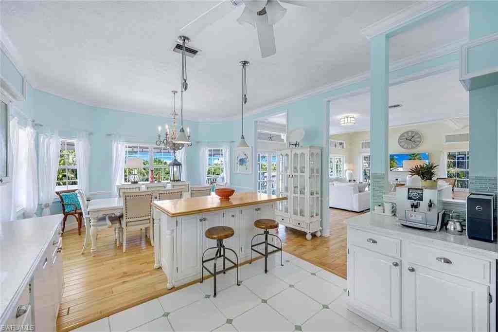 203 Malibu Cove - Photo 7 of 36