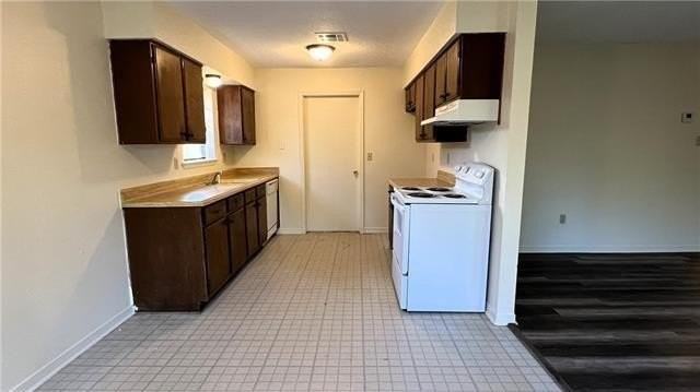 1720 Greenwood Dr - Photo 4 of 9